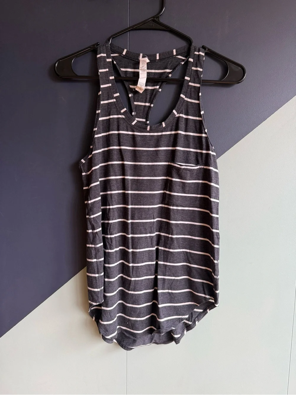 Lululemon Yogi Racerback Cayman Stripe Heathered Black Ghost, Sz 4, EUC, Vitasea